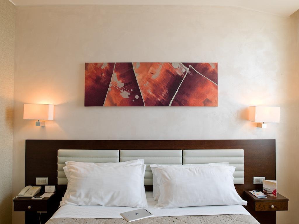Breaking Business Hotel Mosciano Sant'Angelo Exterior photo