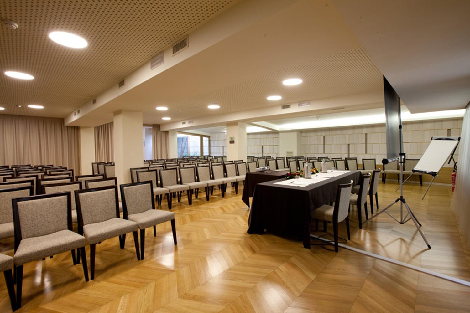 Breaking Business Hotel Mosciano Sant'Angelo Exterior photo