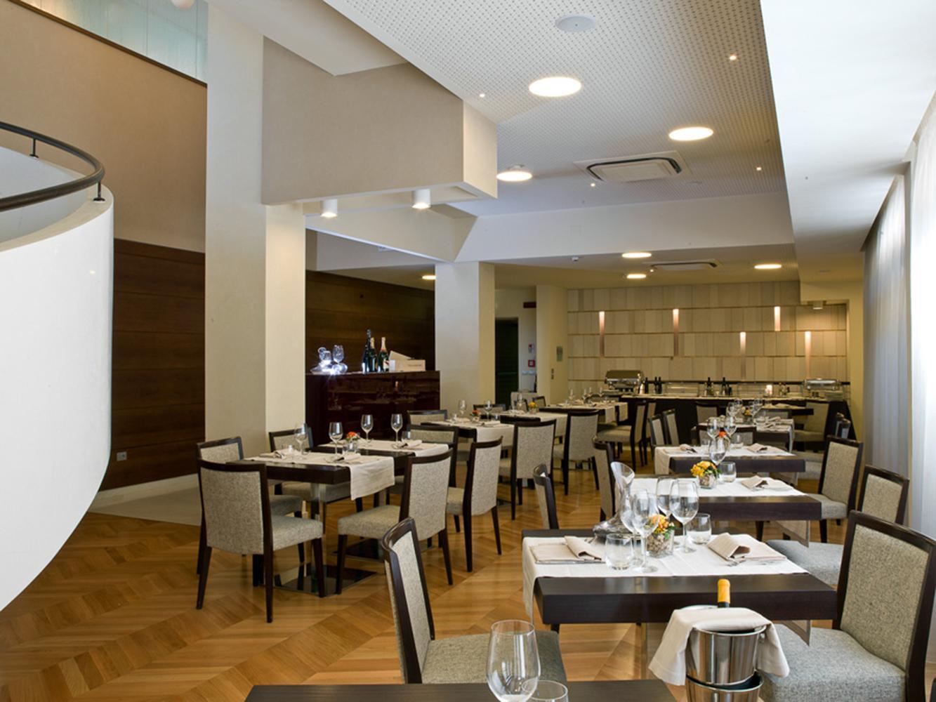 Breaking Business Hotel Mosciano Sant'Angelo Exterior photo