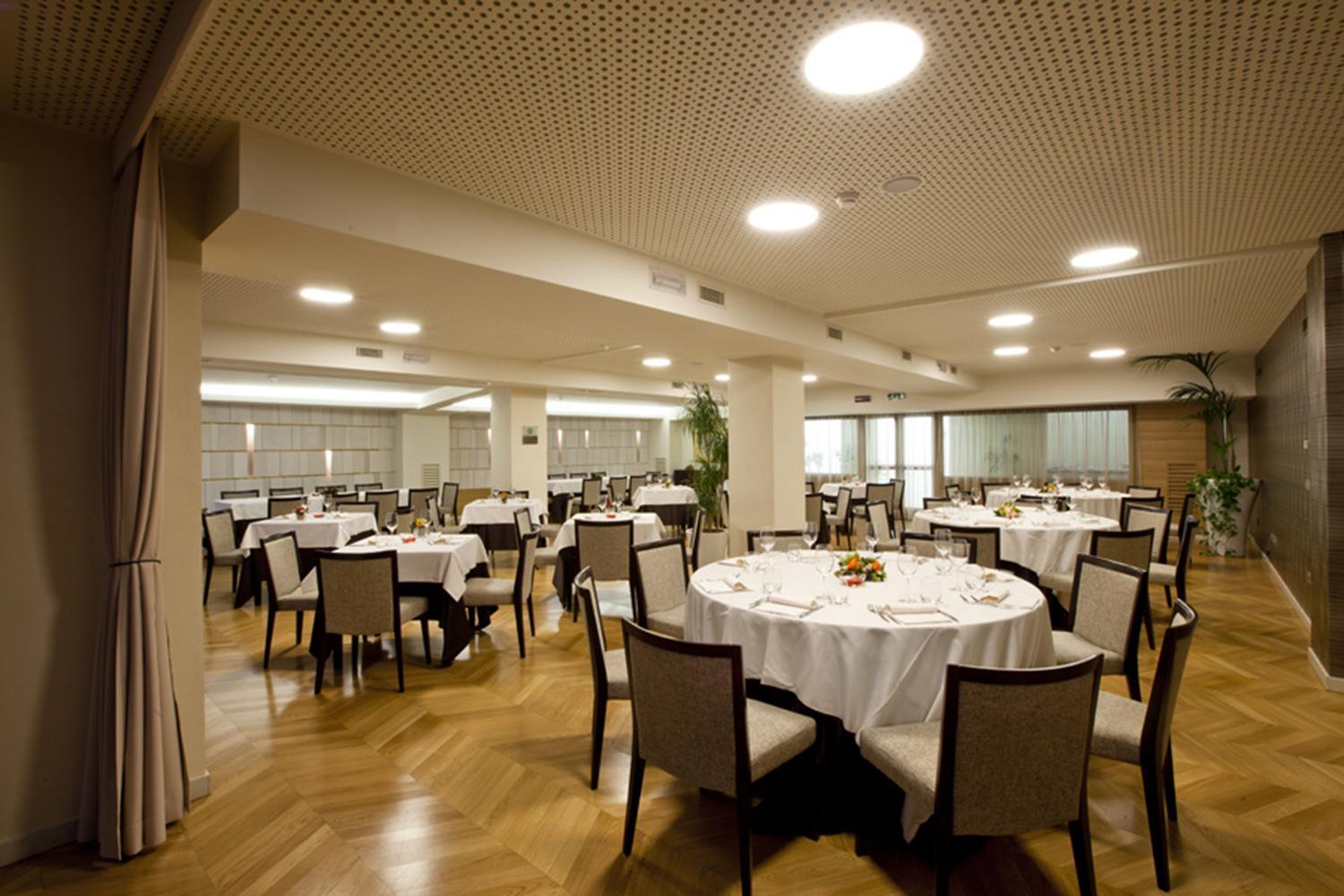 Breaking Business Hotel Mosciano Sant'Angelo Exterior photo