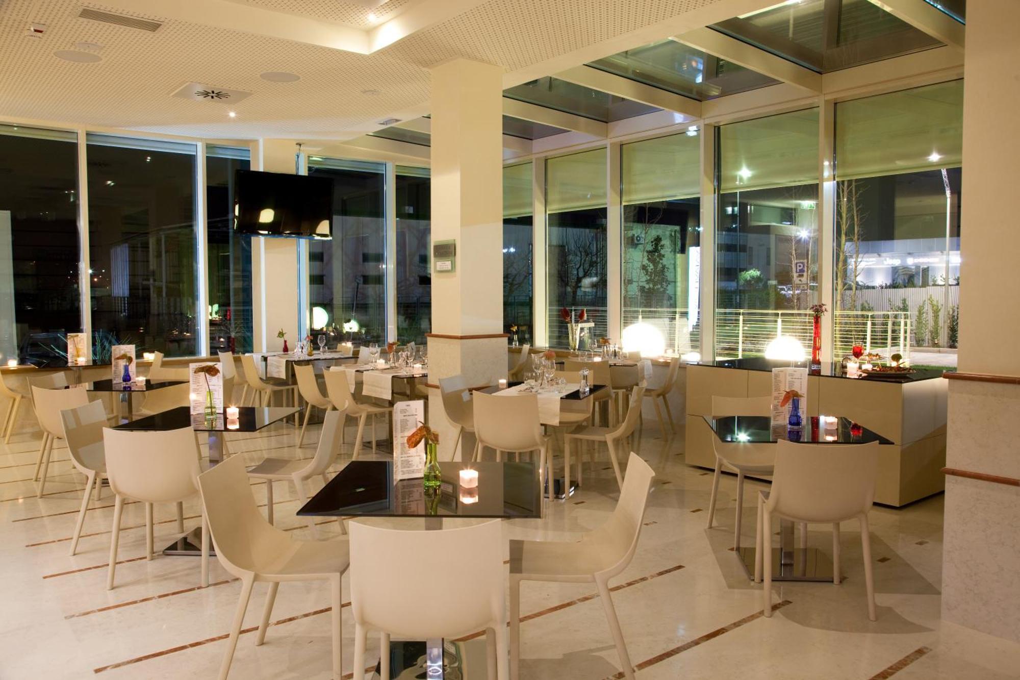Breaking Business Hotel Mosciano Sant'Angelo Exterior photo