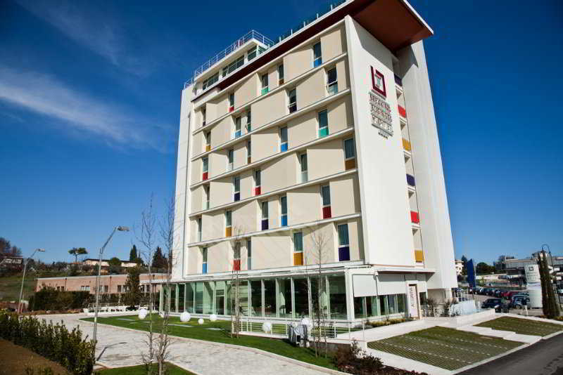 Breaking Business Hotel Mosciano Sant'Angelo Exterior photo