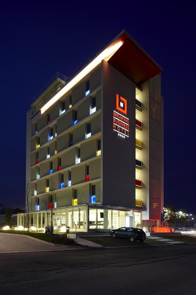 Breaking Business Hotel Mosciano Sant'Angelo Exterior photo