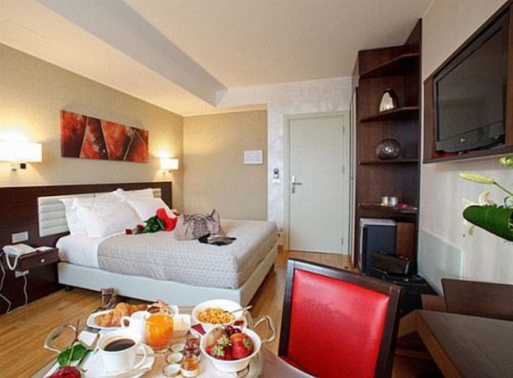 Breaking Business Hotel Mosciano Sant'Angelo Exterior photo