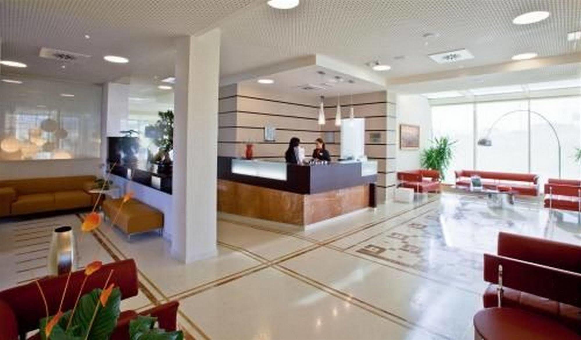 Breaking Business Hotel Mosciano Sant'Angelo Exterior photo