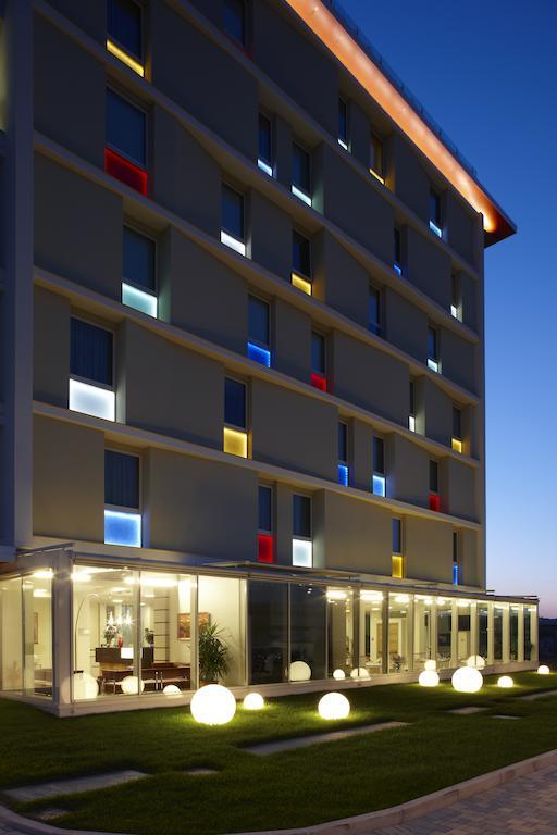 Breaking Business Hotel Mosciano Sant'Angelo Exterior photo