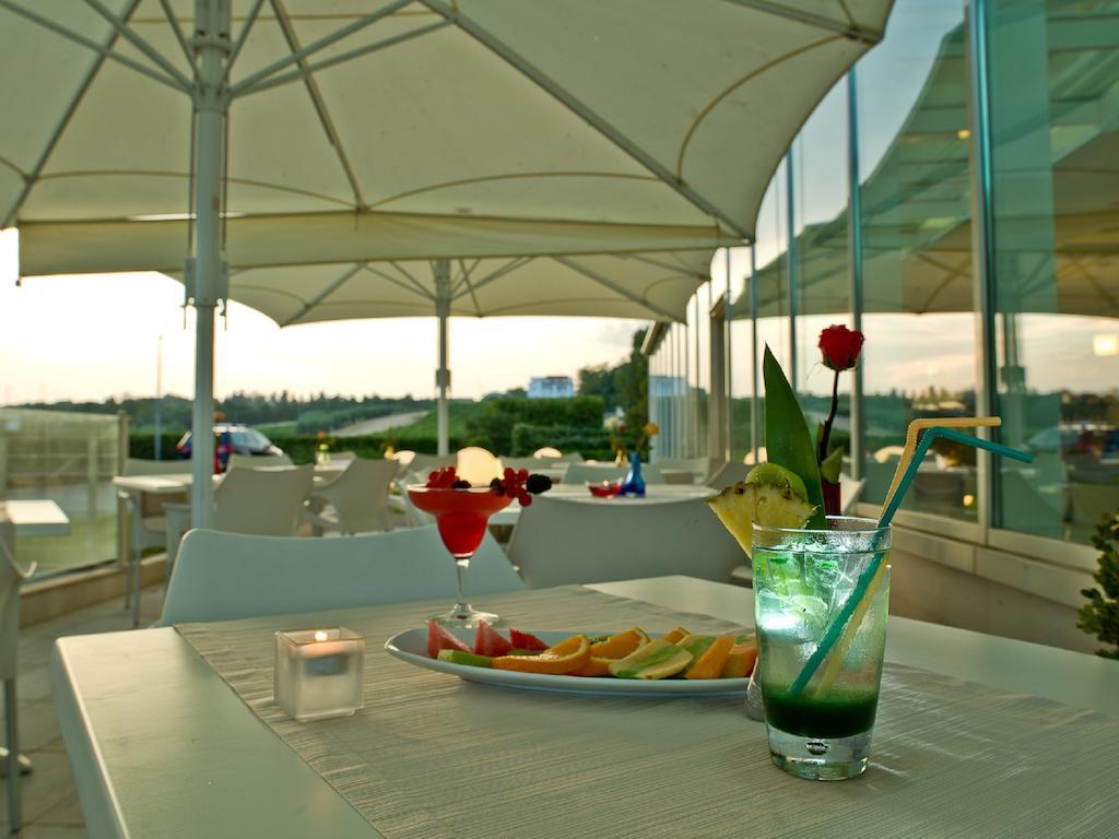 Breaking Business Hotel Mosciano Sant'Angelo Exterior photo
