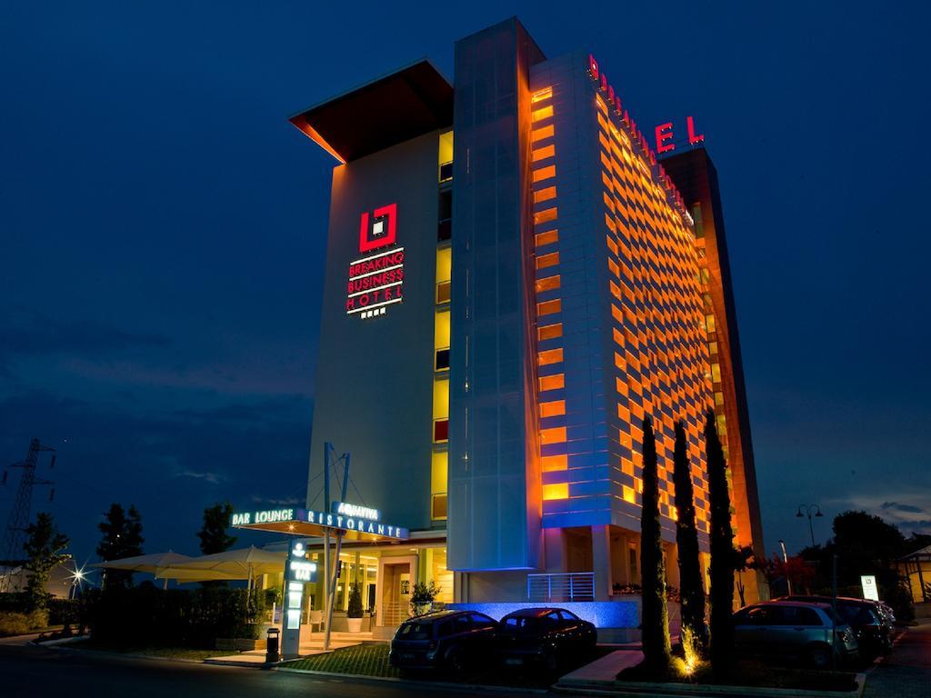 Breaking Business Hotel Mosciano Sant'Angelo Exterior photo