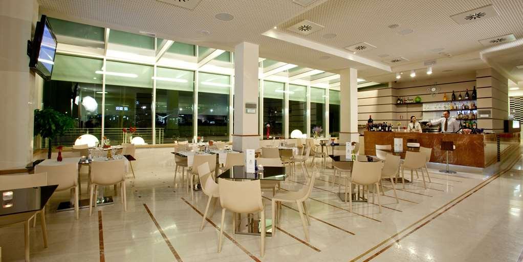Breaking Business Hotel Mosciano Sant'Angelo Restaurant photo
